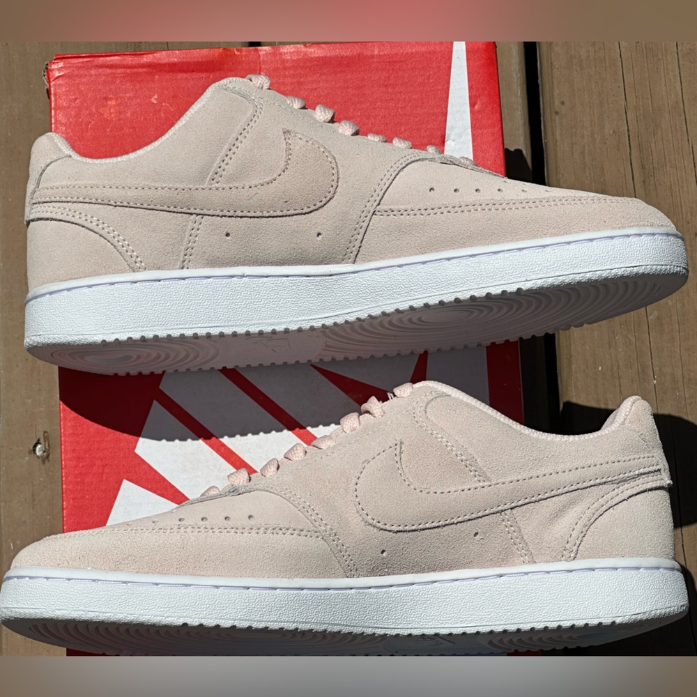 NEW Nike Womens Nubuck Court Vision Low Casual Sneaker - 9.5 - Picture 6 of 9